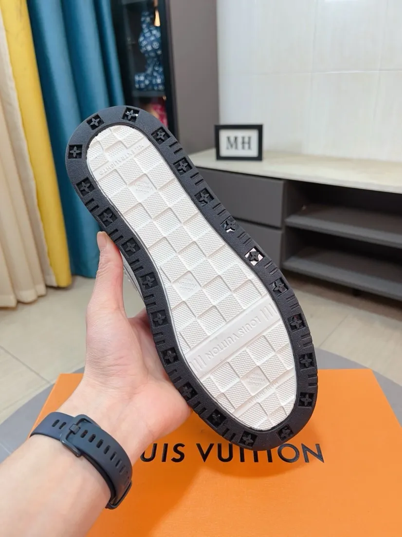 Men's men's shoes 💰620🌹🌹 Comes with a full set of packaging "Loui* Vuitto*" LV's new Gaobang sports and casual shoes. Imported first-layer cowhide ➕ Imported sheepskin lining is high-end and comfortable, and the original outsole is light and wear-resistant! Purely handmade, details determine quality! Code number 38-44
